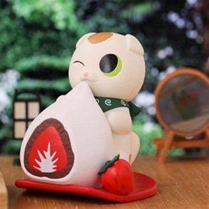 Scottish Fold Cat With Mochi POP MART x Konatsu Can Neko Friends Blind Box Mini